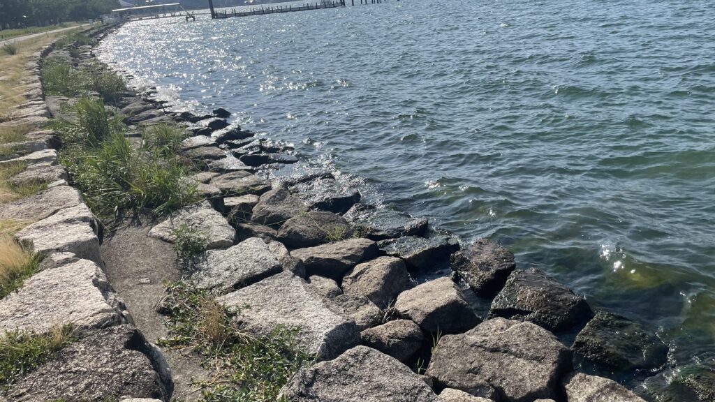 におの浜石積み足場